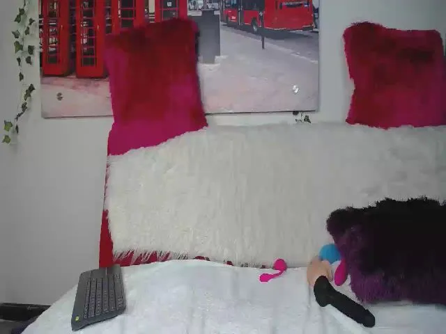 Live sex webcam photo for Emiliarain #264078457