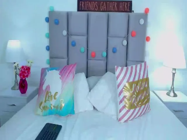 Live sex webcam photo for Mia_thompsons #261041080