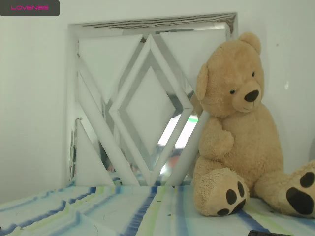 Live sex webcam photo for Sweet_barbiie #256063355