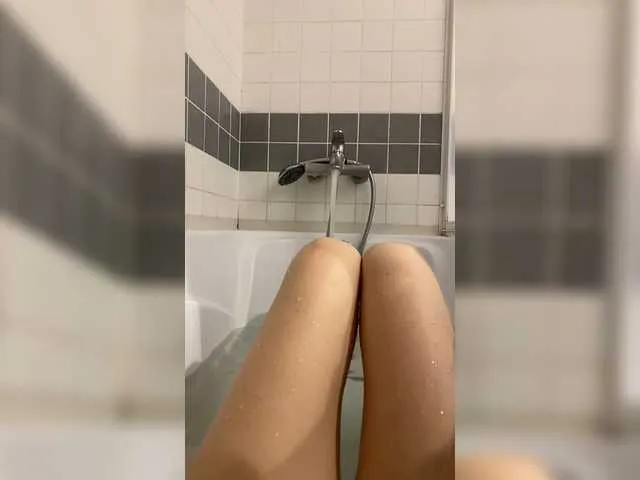 Live sex webcam photo for Lisenok-19 #242392839
