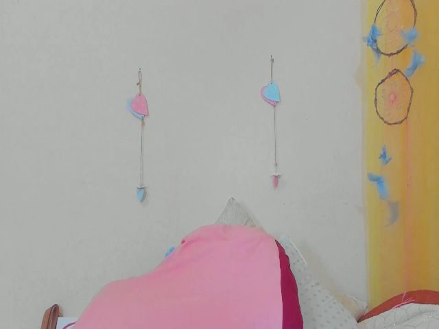 Live sex webcam photo for LaraFoxx #254764285