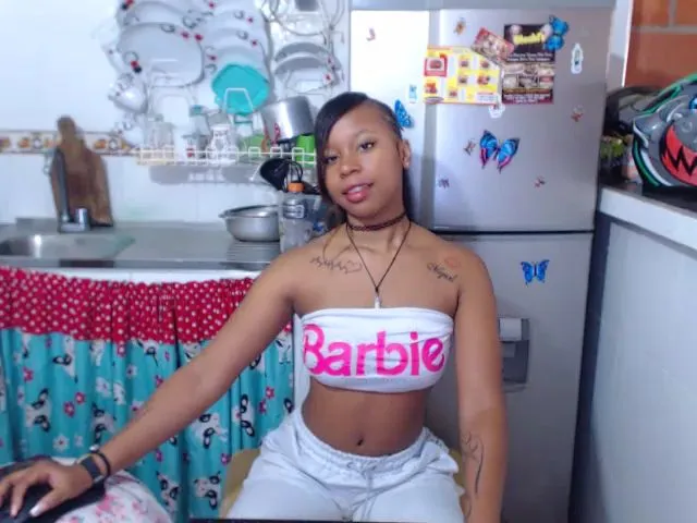 Live sex webcam photo for Hot_nia69 #253091930