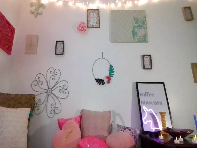 Live sex webcam photo for GirlNextD00r3 #263837538