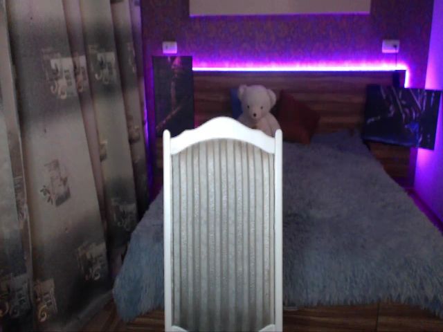 Live sex webcam photo for Ella_Hudson #265203004