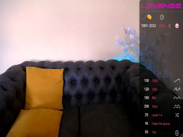 Live sex webcam photo for HarleyQuinnX_ #254765905