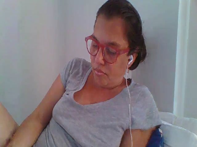 Live sex webcam photo for SweetLola01 #255161524