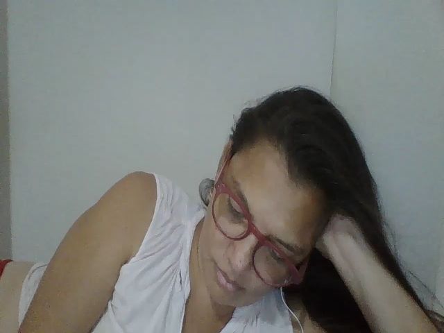 Live sex webcam photo for SweetLola01 #257993347