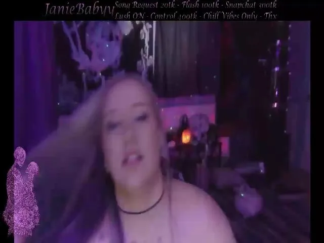 Live sex webcam photo for JanieBabyy #254993800