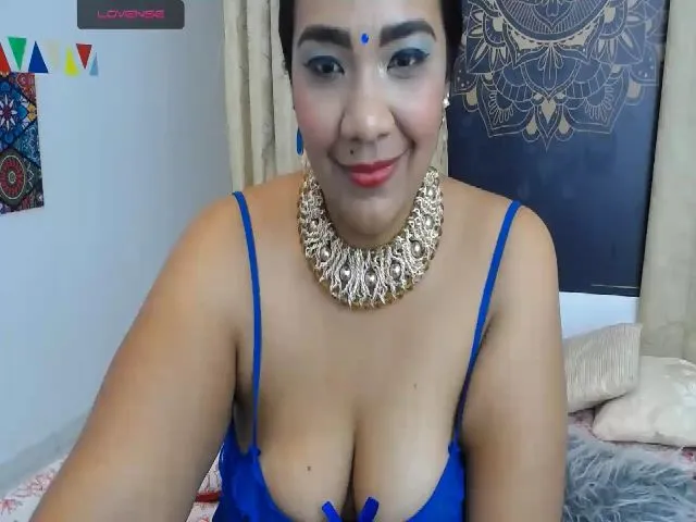 Live sex webcam photo for IndianMama #253835820