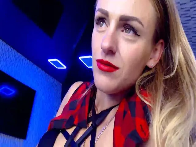 Live sex webcam photo for CandyBunie #255562957
