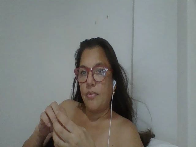 Live sex webcam photo for SweetLola01 #255221589