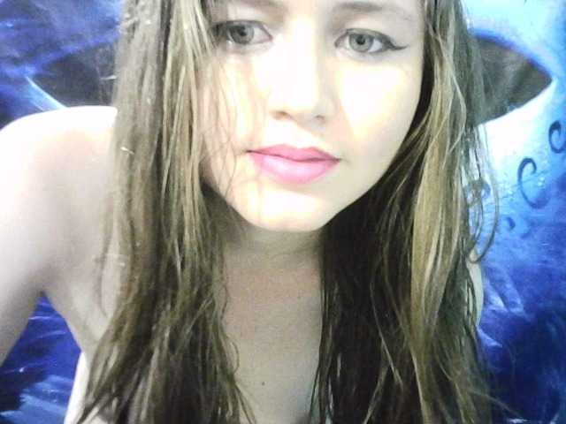 Live sex webcam photo for fisting-roxy #256551627
