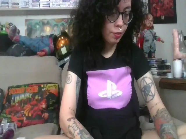 Live sex webcam photo for GirlGamer #259285881