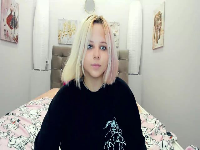 Live sex webcam photo for Helokit #261927705