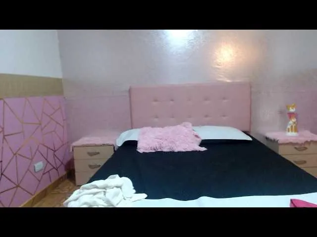 Live sex webcam photo for LucianaO #241207394