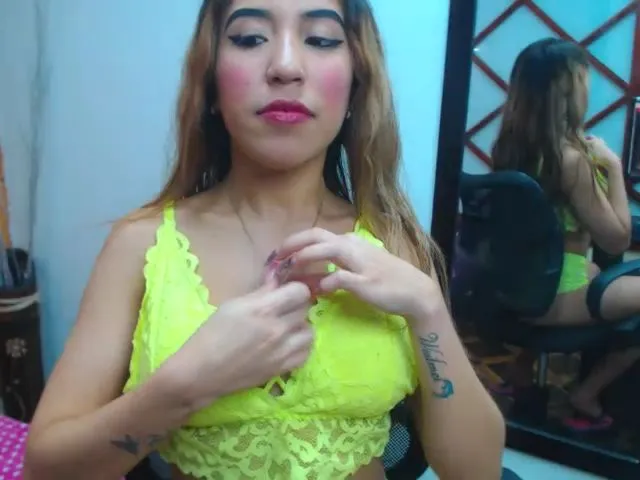 Live sex webcam photo for KellyJhons #263846156