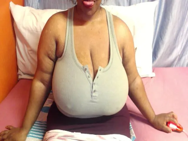 Live sex webcam photo for Sweetnozie #256280951