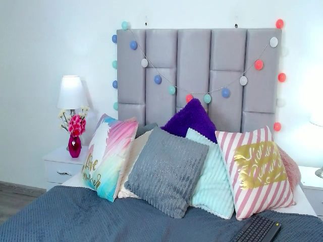 Live sex webcam photo for Mia_thompsons #257598341