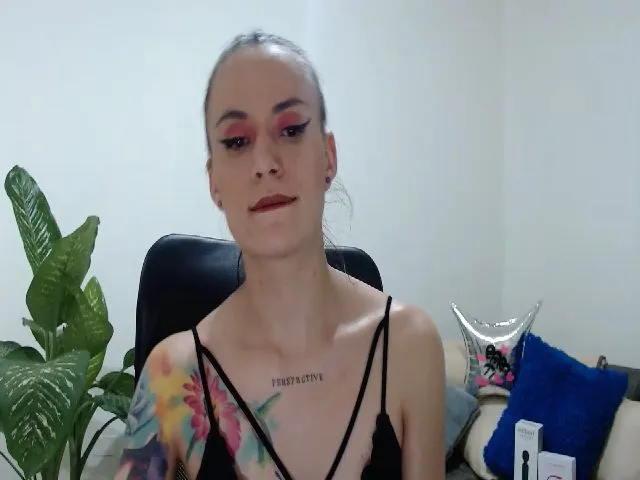 Live sex webcam photo for Avaa22_ #257325025