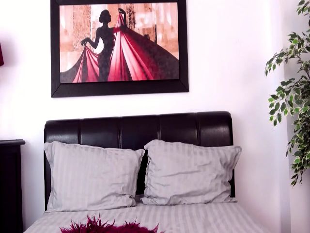 Live sex webcam photo for InnaHottyX #255380697