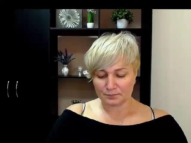 Live sex webcam photo for KailyMey #264991377