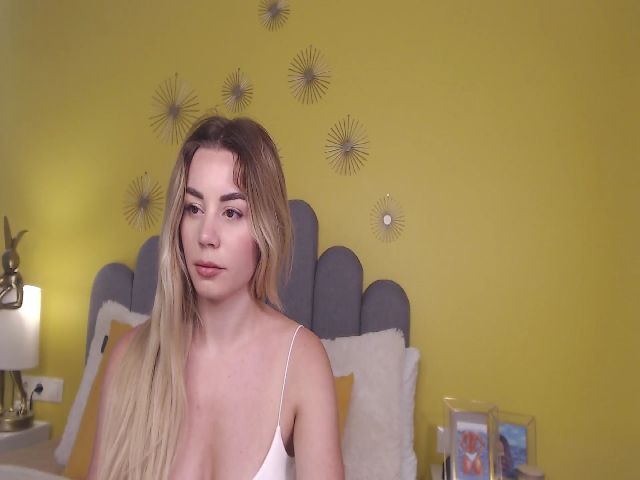 Live sex webcam photo for AnnCutie #260528242