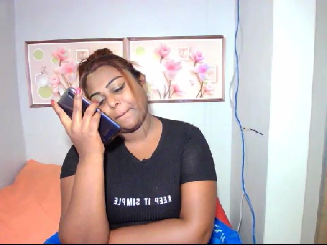 Live sex webcam photo for Indiandiva96 #257003888