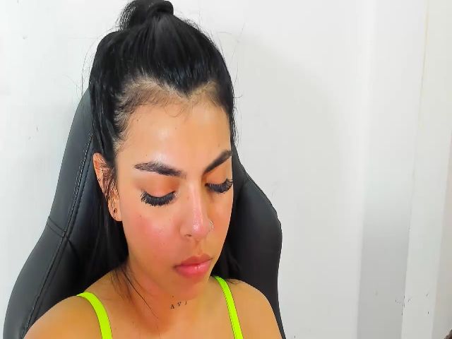 Live sex webcam photo for Miss_kim18 #253271909