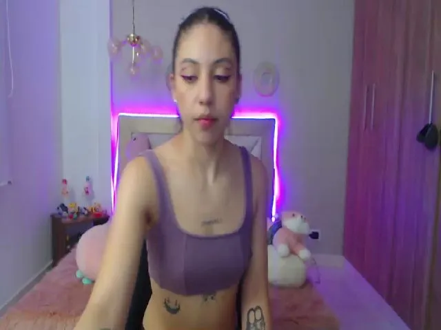 Live sex webcam photo for Emily_evans18 #259109687