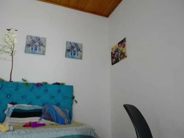 Live sex webcam photo for EVELYN-QUEEN #261017874