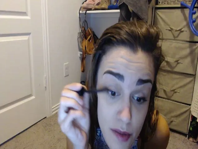 Live sex webcam photo for AudryLikes #253152188