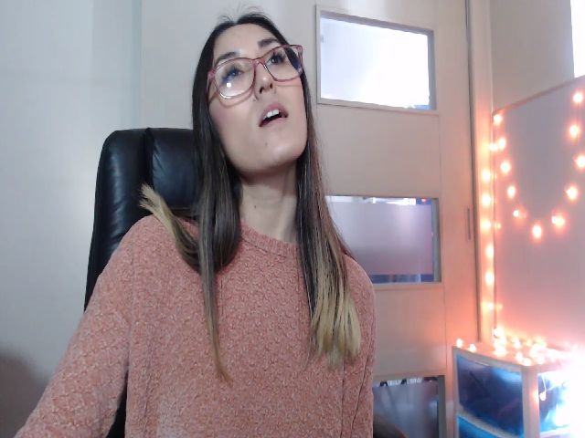 Live sex webcam photo for Ninimoon #252537981