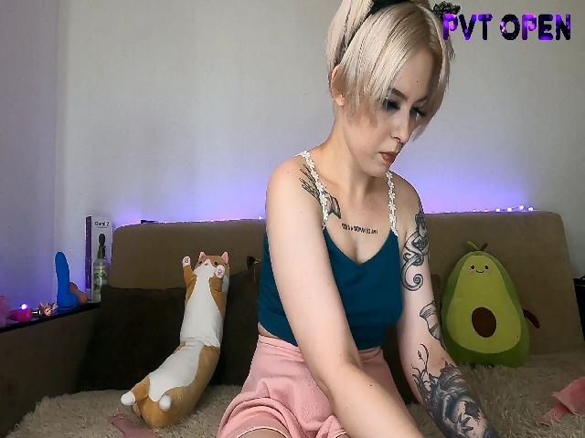 Live sex webcam photo for ahegao_girl #253080107