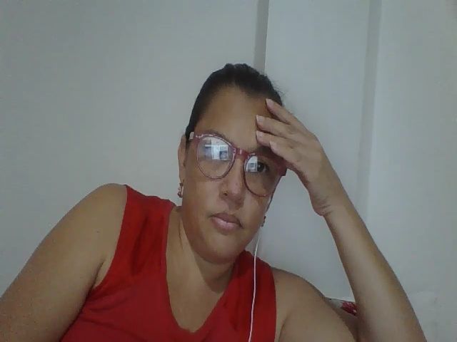 Live sex webcam photo for SweetLola01 #254978033