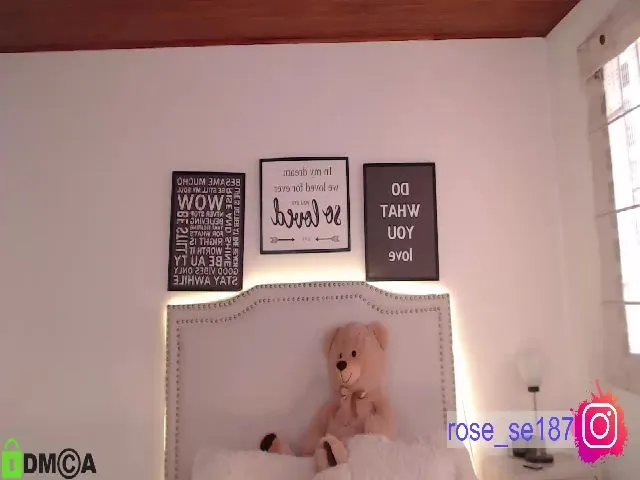 Live sex webcam photo for Rose_se #265105596