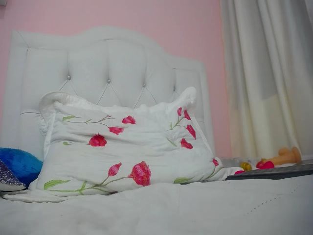 Live sex webcam photo for Petite_camila #287864672