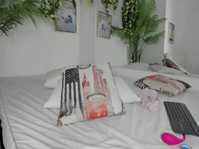 Live sex webcam photo for Anahi_18 #256206010