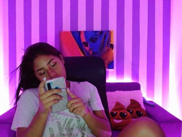 Live sex webcam photo for kim-rose69 #245259900