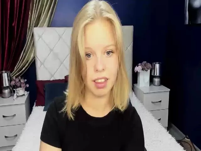 Live sex webcam photo for PinkieTease #256017928