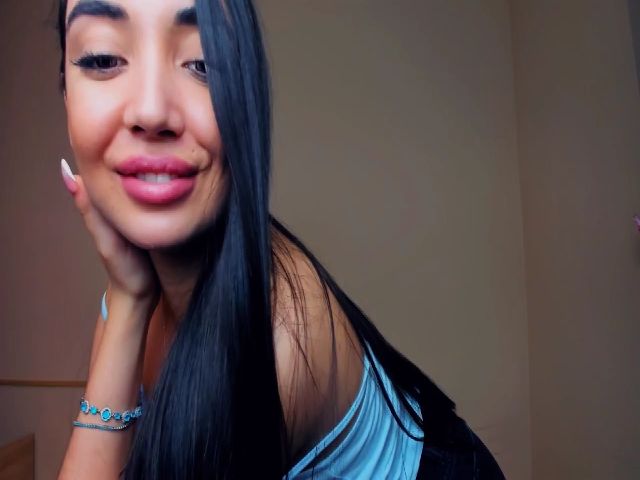 Live sex webcam photo for RoxyRoxe #253971822