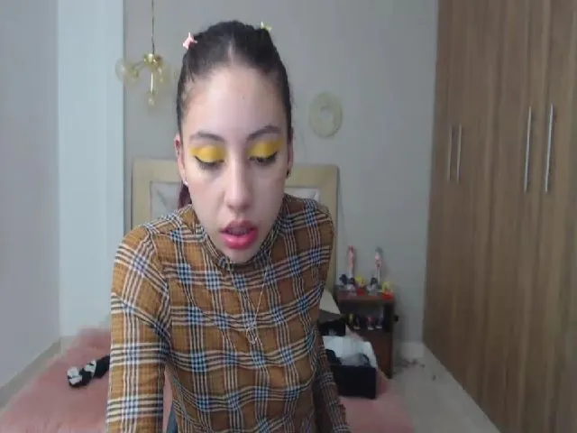 Live sex webcam photo for Emily_evans18 #252986141