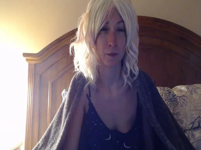 Live sex webcam photo for xKawaiiQueenx #255237765