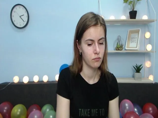 Live sex webcam photo for MollyTravis #252593386