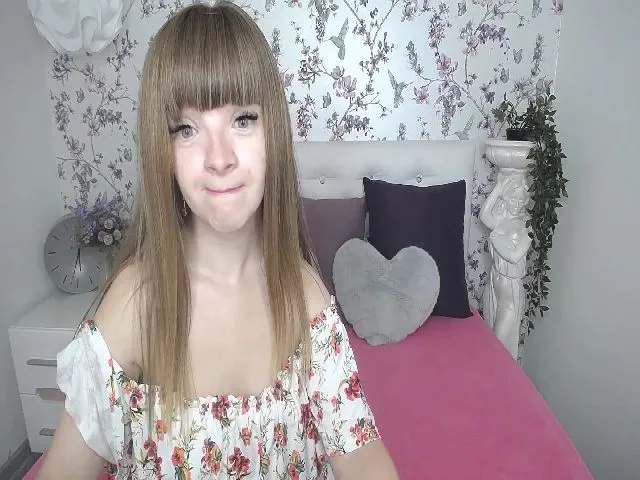 Live sex webcam photo for Ssexy_Kitty #263632062