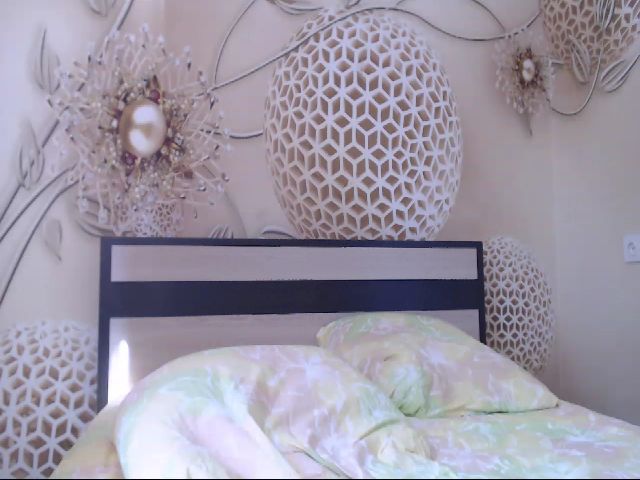 Live sex webcam photo for MeltingJulia #262090395