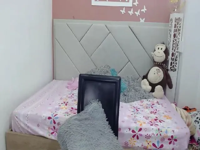 Live sex webcam photo for Estefany_24 #263722814