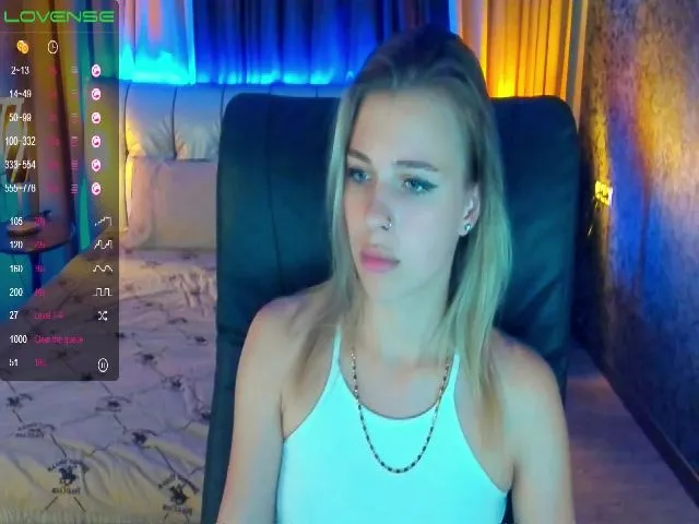 Live sex webcam photo for MariaCharming #264388444