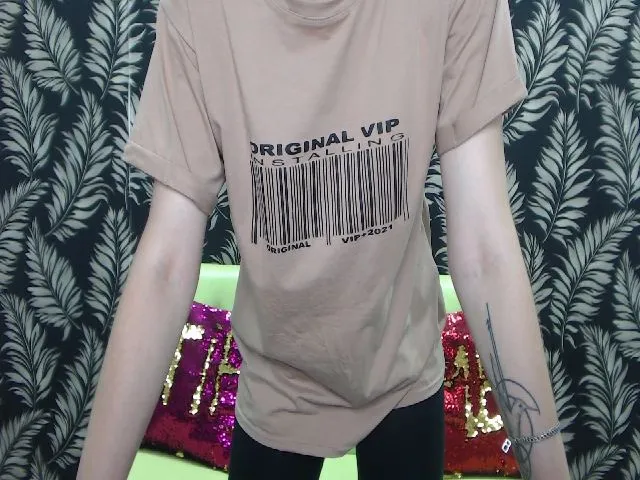 Live sex webcam photo for MollyTravis #262167578