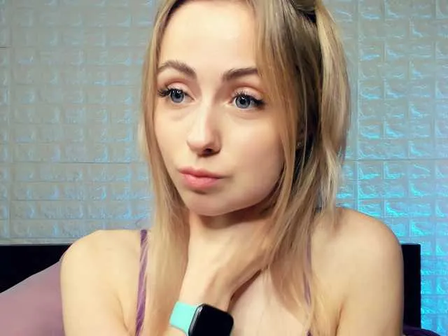 Live sex webcam photo for LisaBellic #260623884