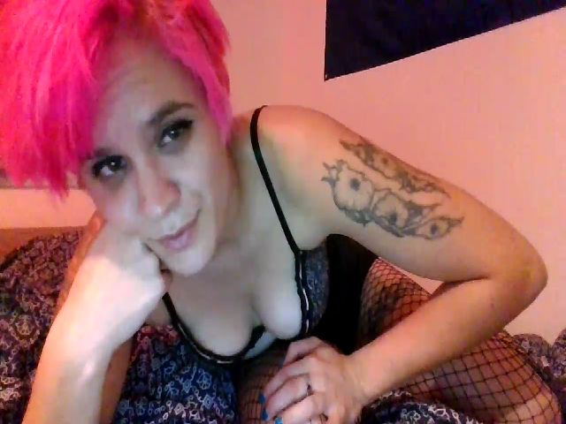 Live sex webcam photo for Potmommy222 #264115955